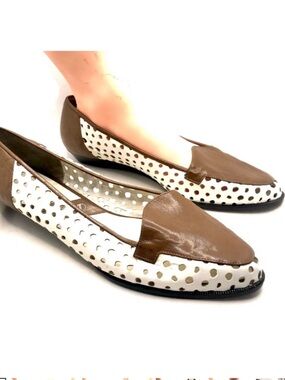 VINTAGE JOAN & DAVID WHITE & BROWN ITALIAN LEATHER LOAFERS (7.5)